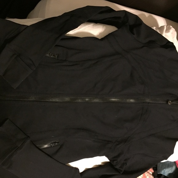 Lululemon Black Mesh Back Jacket - Picture 2 of 3