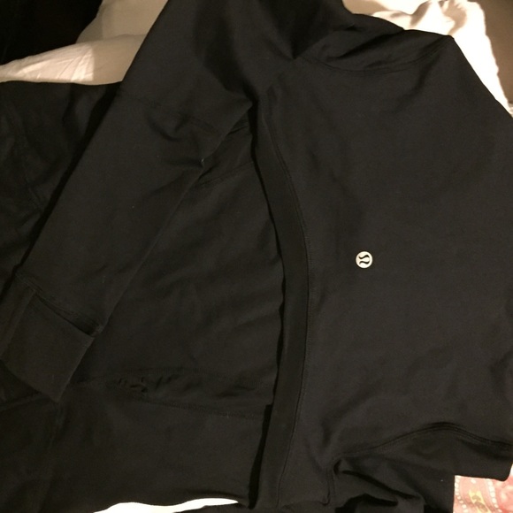 Lululemon Black Mesh Back Jacket - Picture 3 of 3