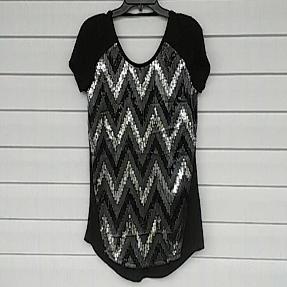 Women's Top Size Medium Maurice's brand *New