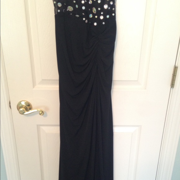 Black sequin gown - Picture 2 of 7