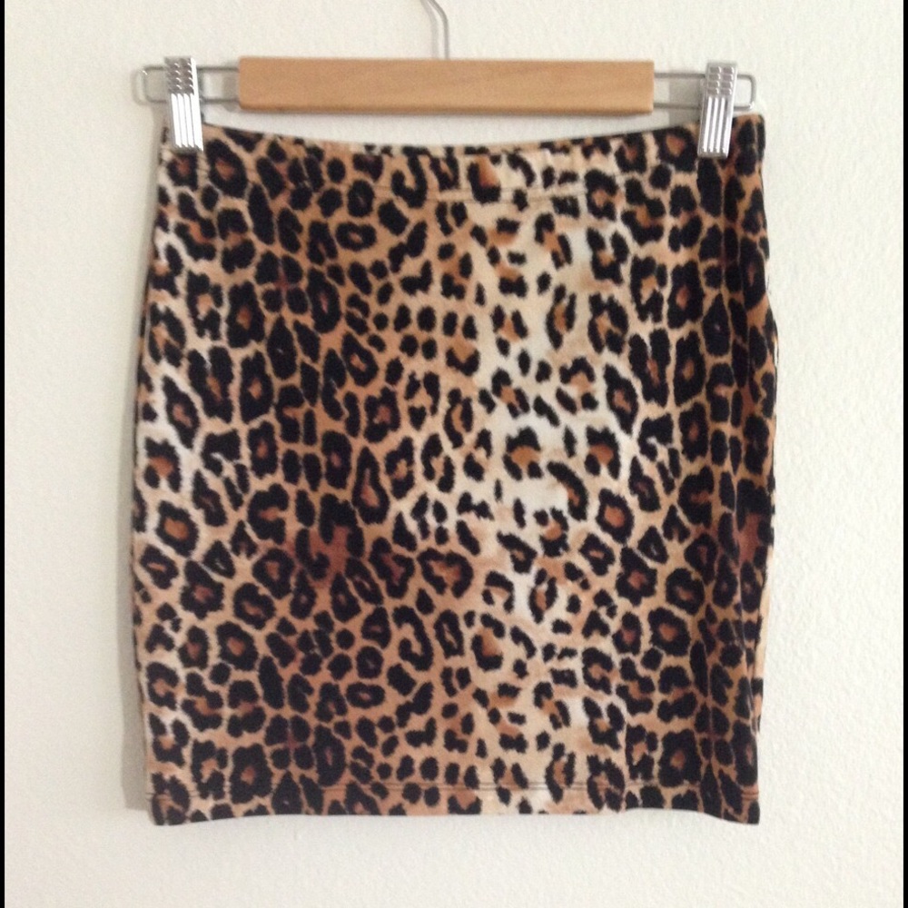 Forever 21 Leopard Print Bodycon Skirt size Medium