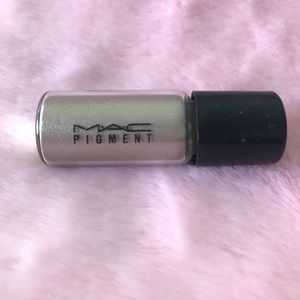 MAC pigment in *Sunnydaze*