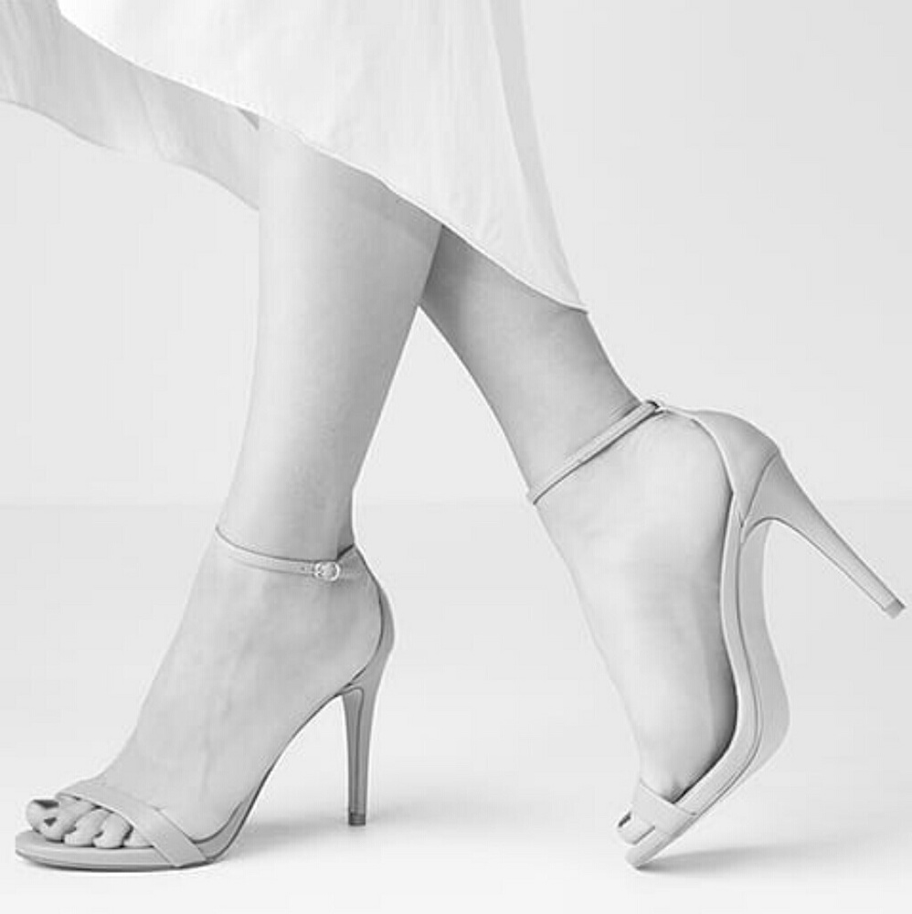 Ankle strap nude heel