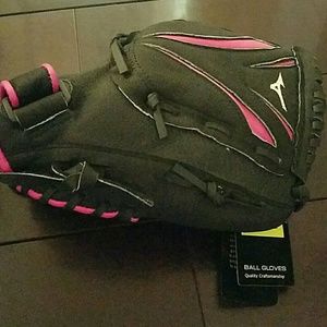 Youth softball glove