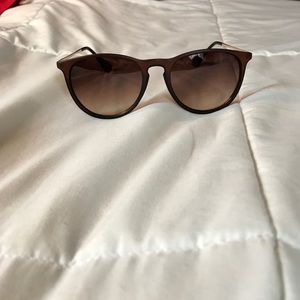 brown sunglasses