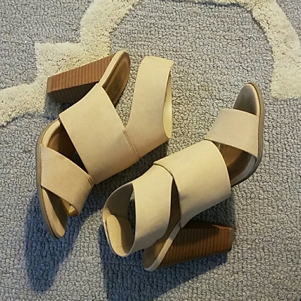 Nude block heel sandal