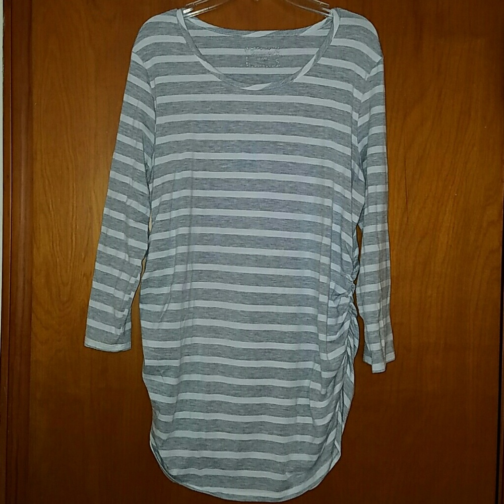 Motherhood 3/4 Sleeve Tee EUC