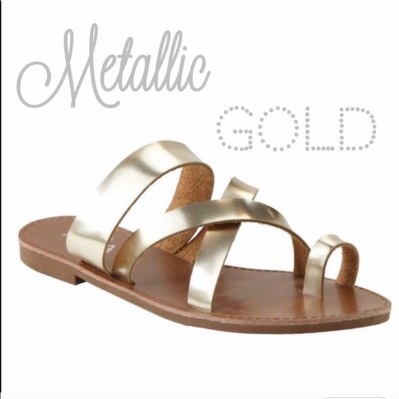 🌸🆕Metallic Silver Sandals - Picture 5 of 5