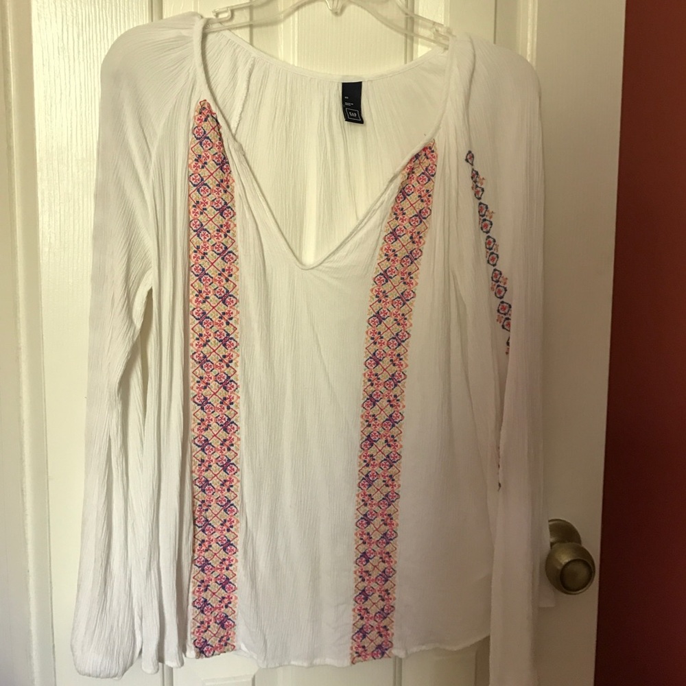 Gap XS embroidered long sleeve blouse