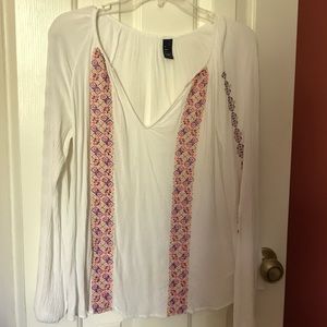 Gap XS embroidered long sleeve blouse