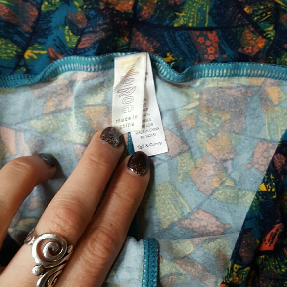 Teal Feather Print LuLaRoe TC Leggings - Picture 4 of 4