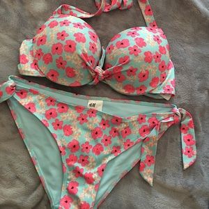 H&M Hawaiian 🌺 printed bikini set
