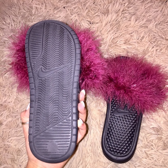 Comfy Nike Fluffy Slides - Picture 2 of 2