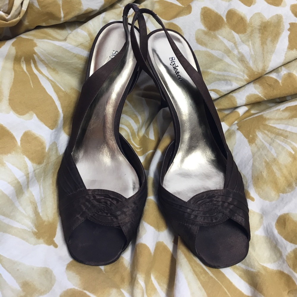 Elegant Style&co.  Espresso leather & Satin heels