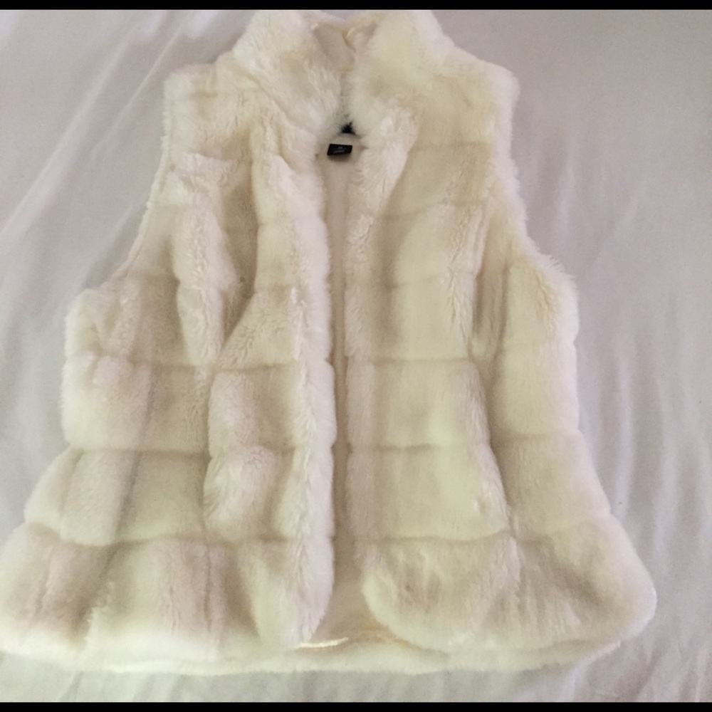 White House Black Market Faux Fur Vest