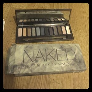 Brand new Urban Decay naked smoky pallet