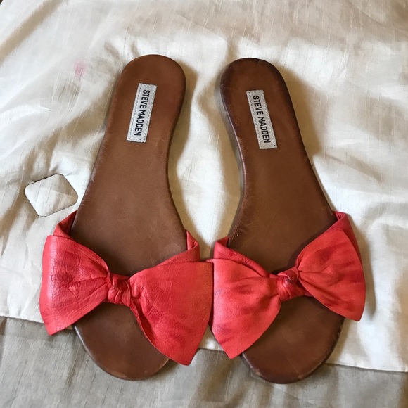 Steve Madden Shoes - Steve Madden reddish pink bow sandals!