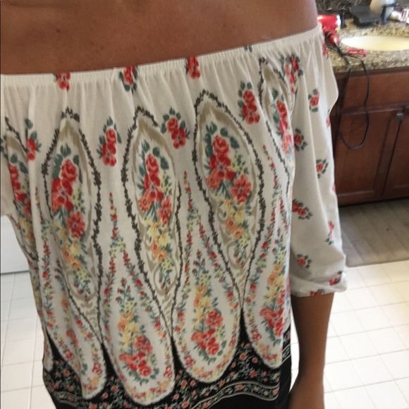 ❤️5/$13 ❗️ONE LEFT❗️🎉🎊HP 8/8 off shoulder top - Picture 6 of 7