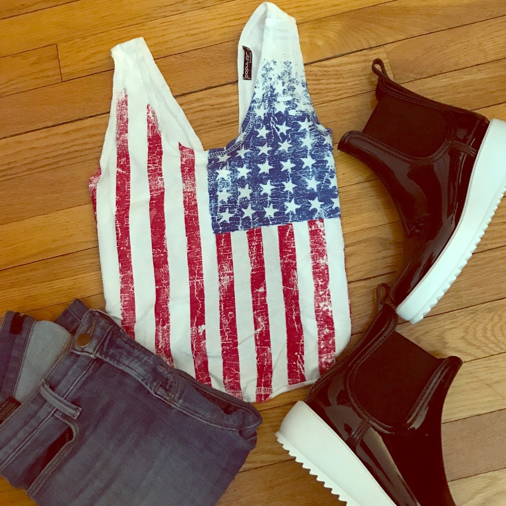 3 LEFT! American flag print crop top