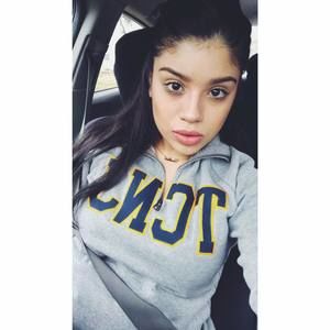 Meet your Posher, Cinthia