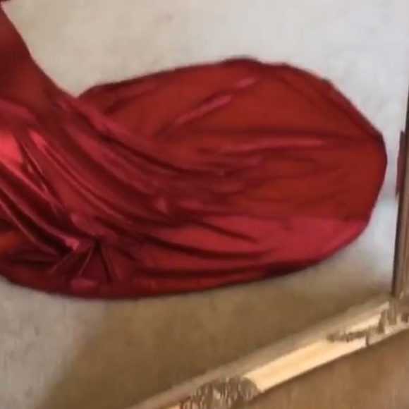 Red dress - Picture 4 of 4