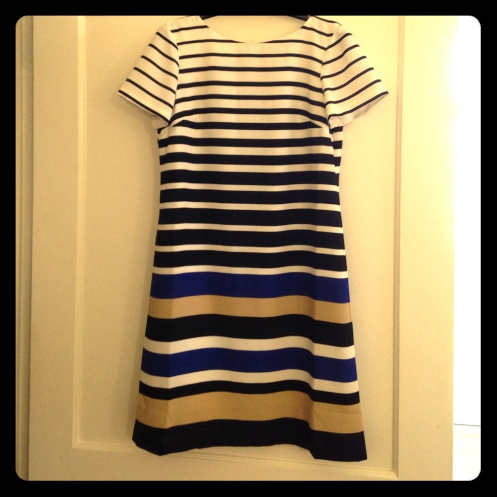 Short sleeve The Limited Dress