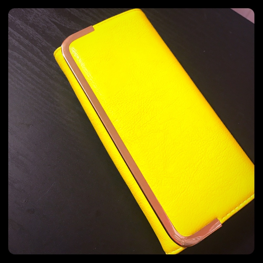 Yellow clutch