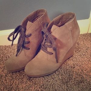 Dolce Vita brown suede wedge tie booties