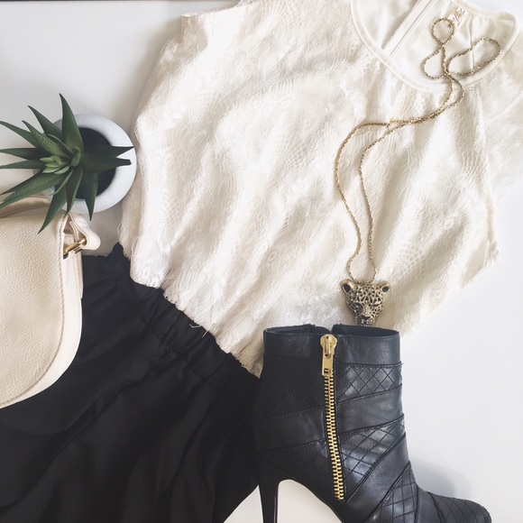 ⚡️Lace overlay romper - Picture 2 of 4