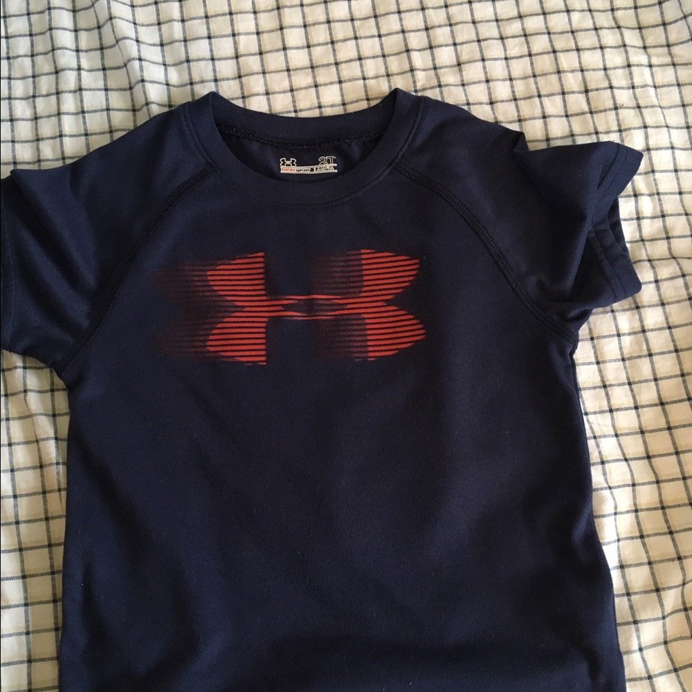 UA 2T shirt