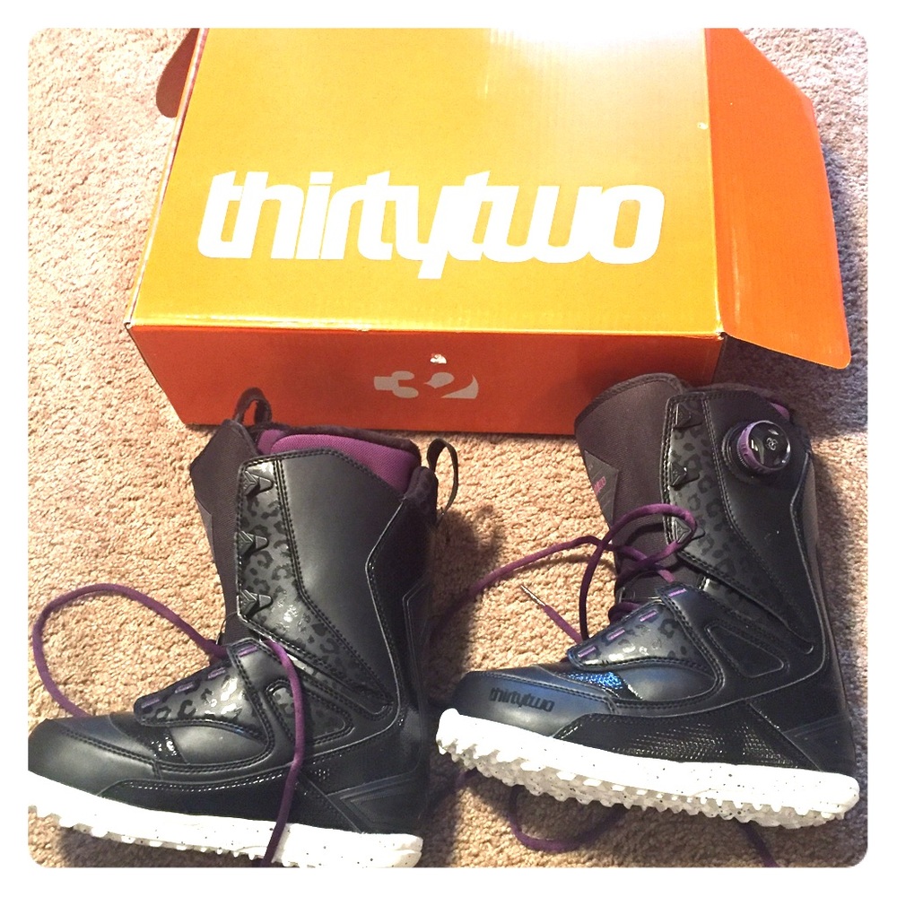 Women's snowboarding boots 6.5  - BRAND NEW!