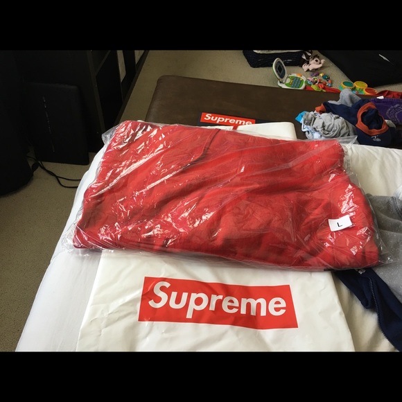 Supreme red hoodie - Picture 2 of 2