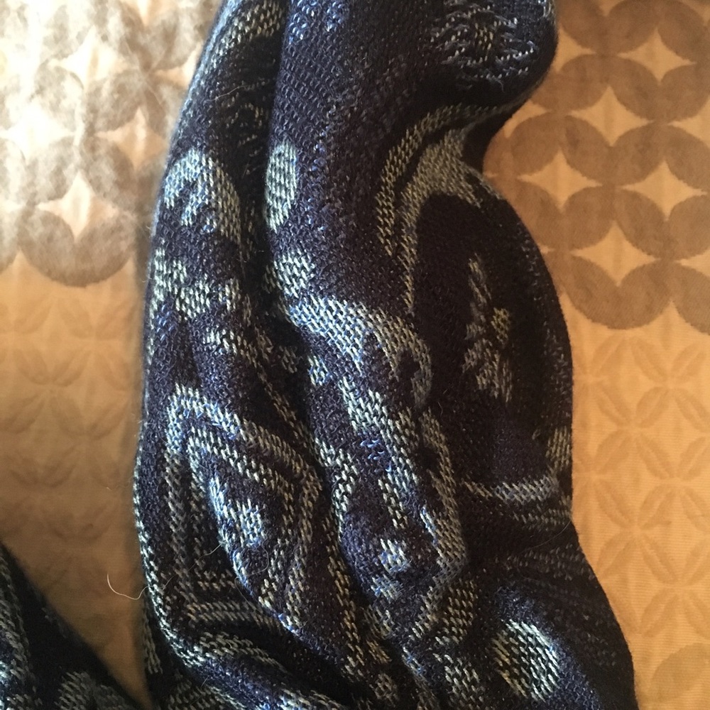 Pattern Blue Scarf - Picture 2 of 3