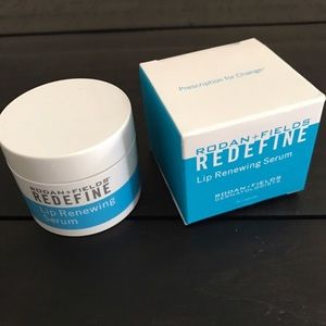 Lip renewing serum