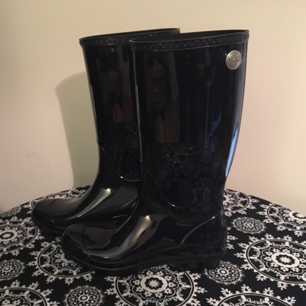 BRAND NEW UGG RAIN BOOTS