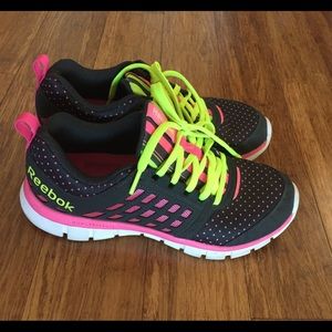 Reebok black pink polca dots walking shoes 6.5