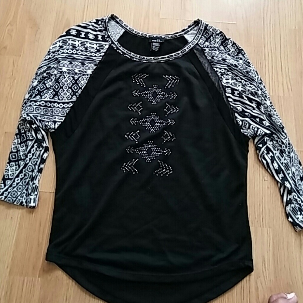 Half sleeve tribal tee