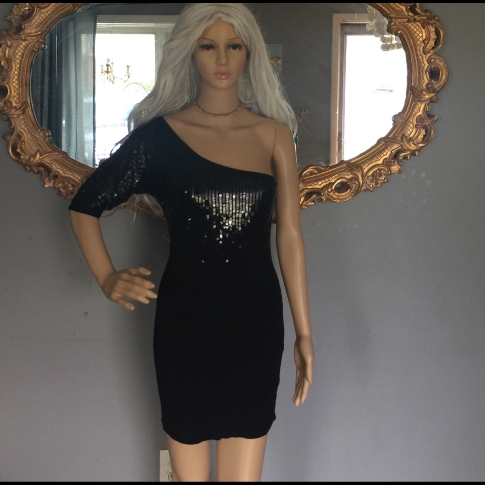 One sleeve less dress