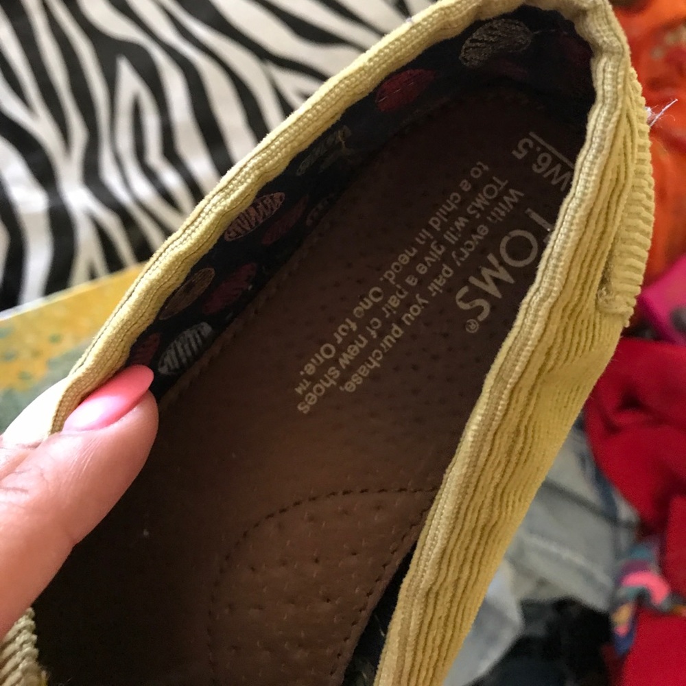 TOMS - Picture 3 of 6