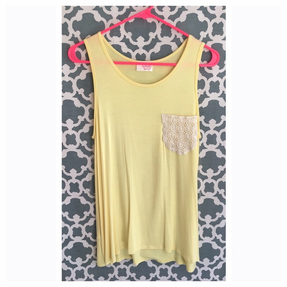 New: cotton tank top with crochet pocket