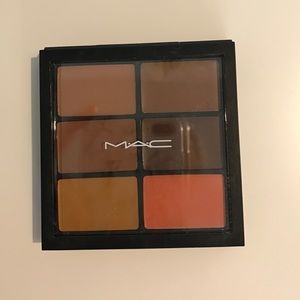 MAC Pro Conceal and Correct in dark