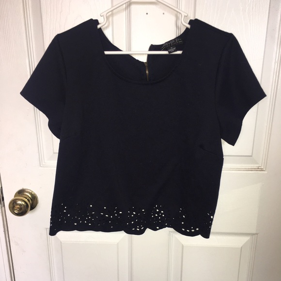 Crop-ish top - Picture 1 of 2