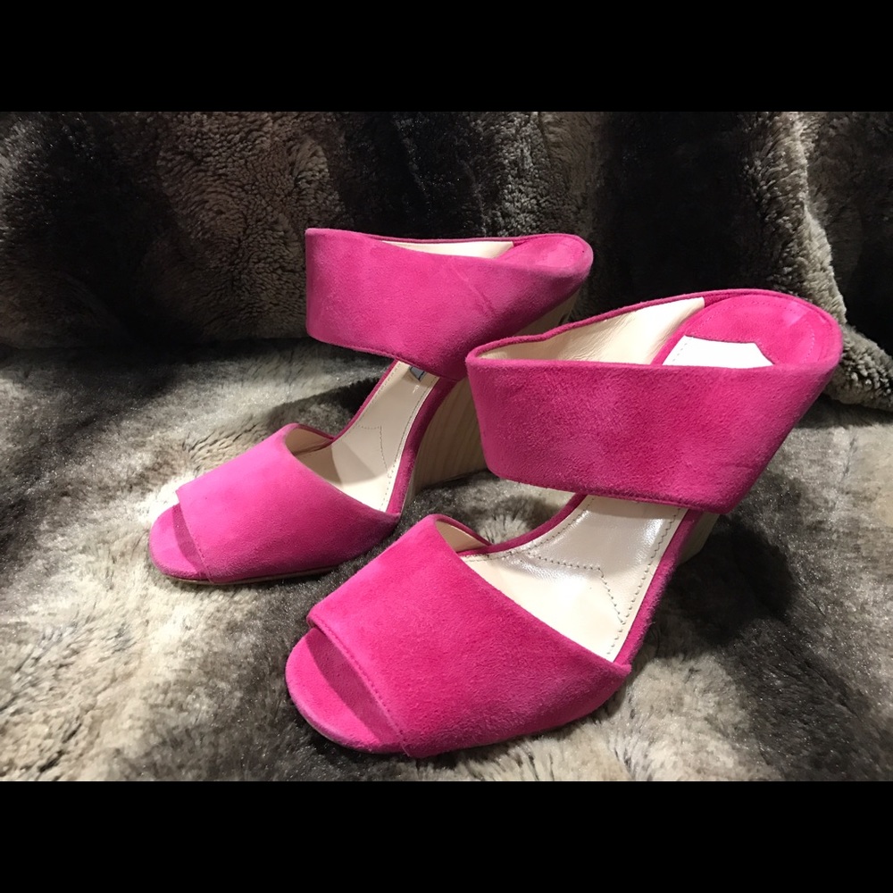Prada pink slides size 36
