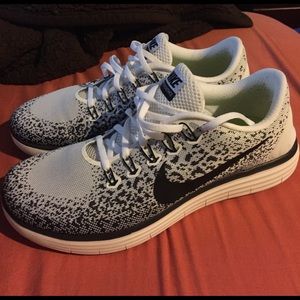 NIKE FREE RN Distance