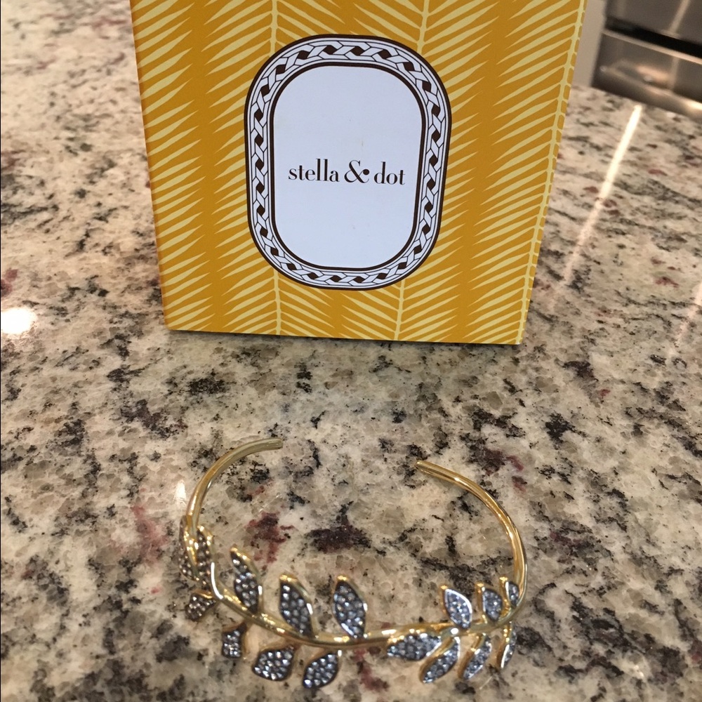 Stella & Dot Gold Ivie Bangle Bracelet