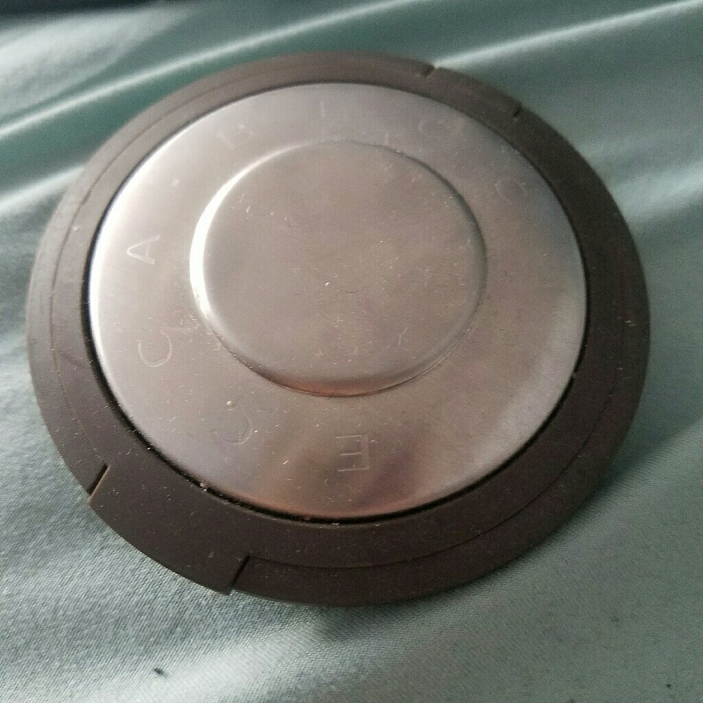 Becca highlighter champagne pop
