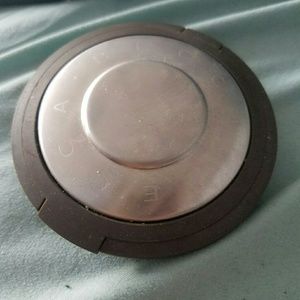 Becca highlighter champagne pop