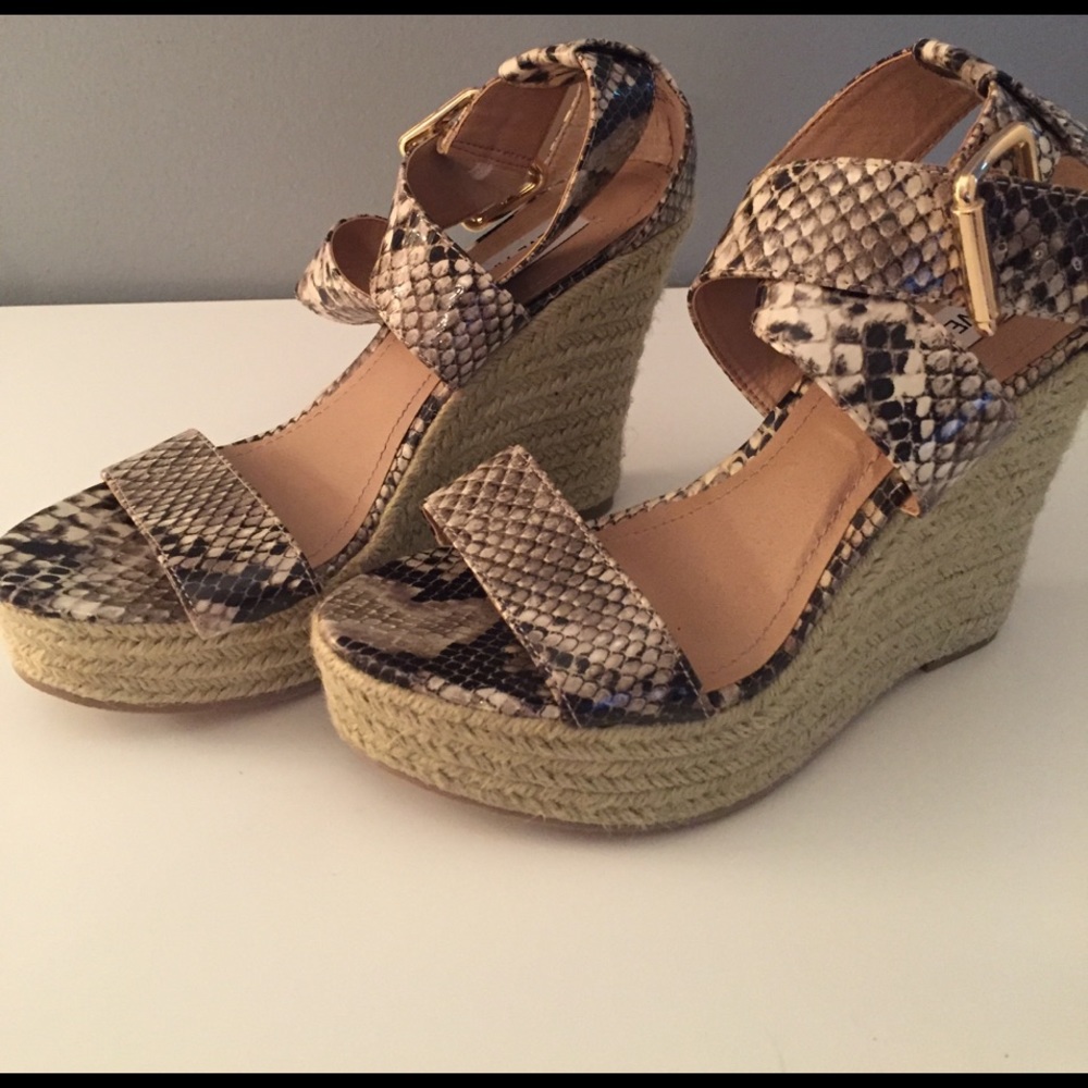 Steve Madden Croc Print 4" Wedge Sandal never worn