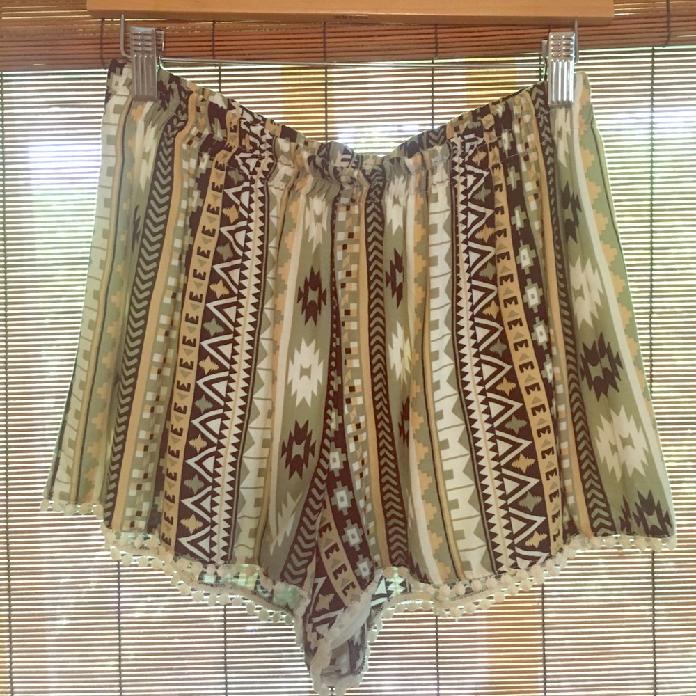 High waist Aztec print shorts with trim