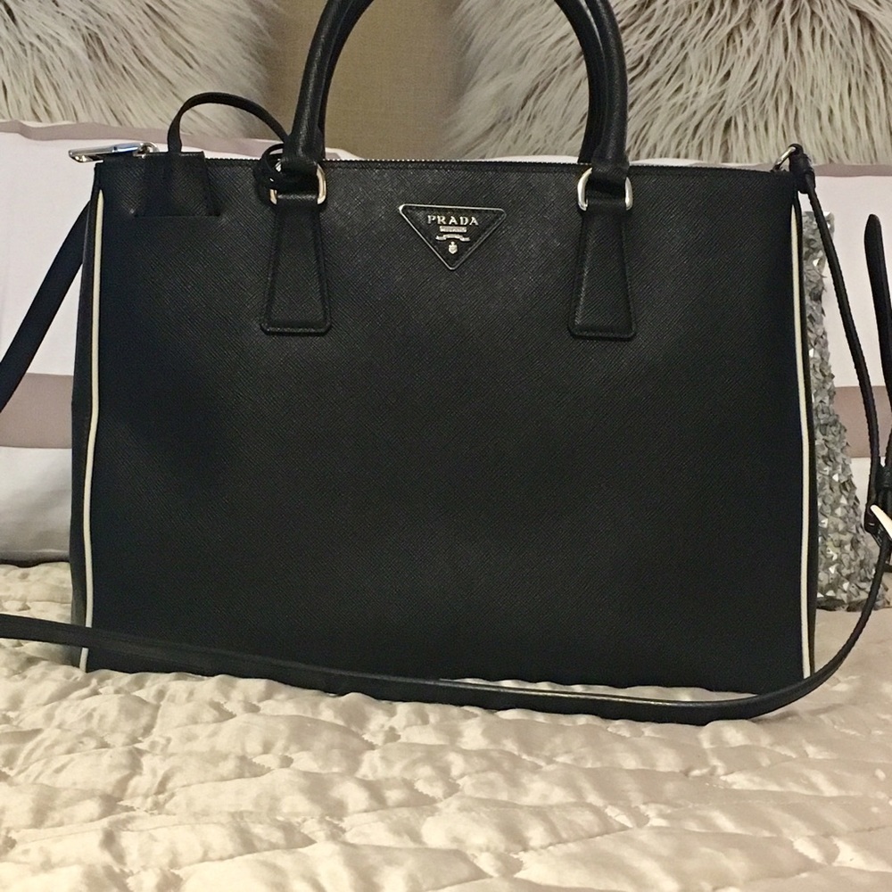FOR SWEET AMY 💕Prada Saffiano Lux